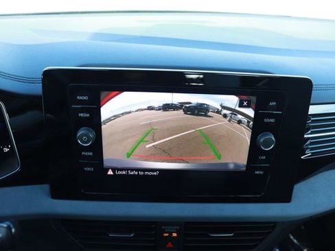 Used 2025 Volkswagen Jetta SE image 29