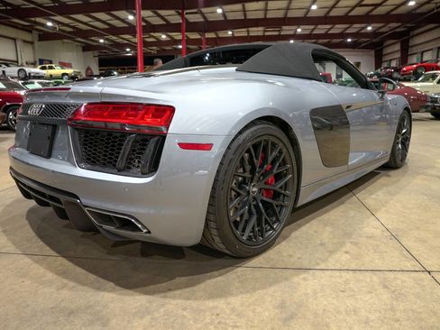 Used 2018 Audi R8 V10 w/ Carbon Exterior Package AWD/4WD image 24