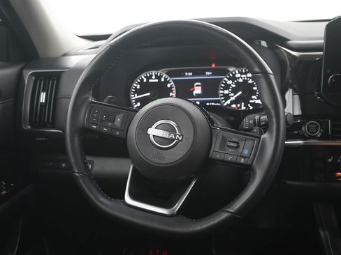 Used 2023 Nissan Pathfinder SL AWD/4WD image 18