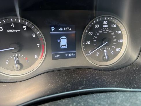 Used 2019 Hyundai Tucson SE AWD/4WD image 2