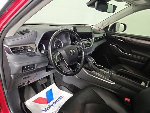 Used 2021 Toyota Highlander Limited FWD image 14