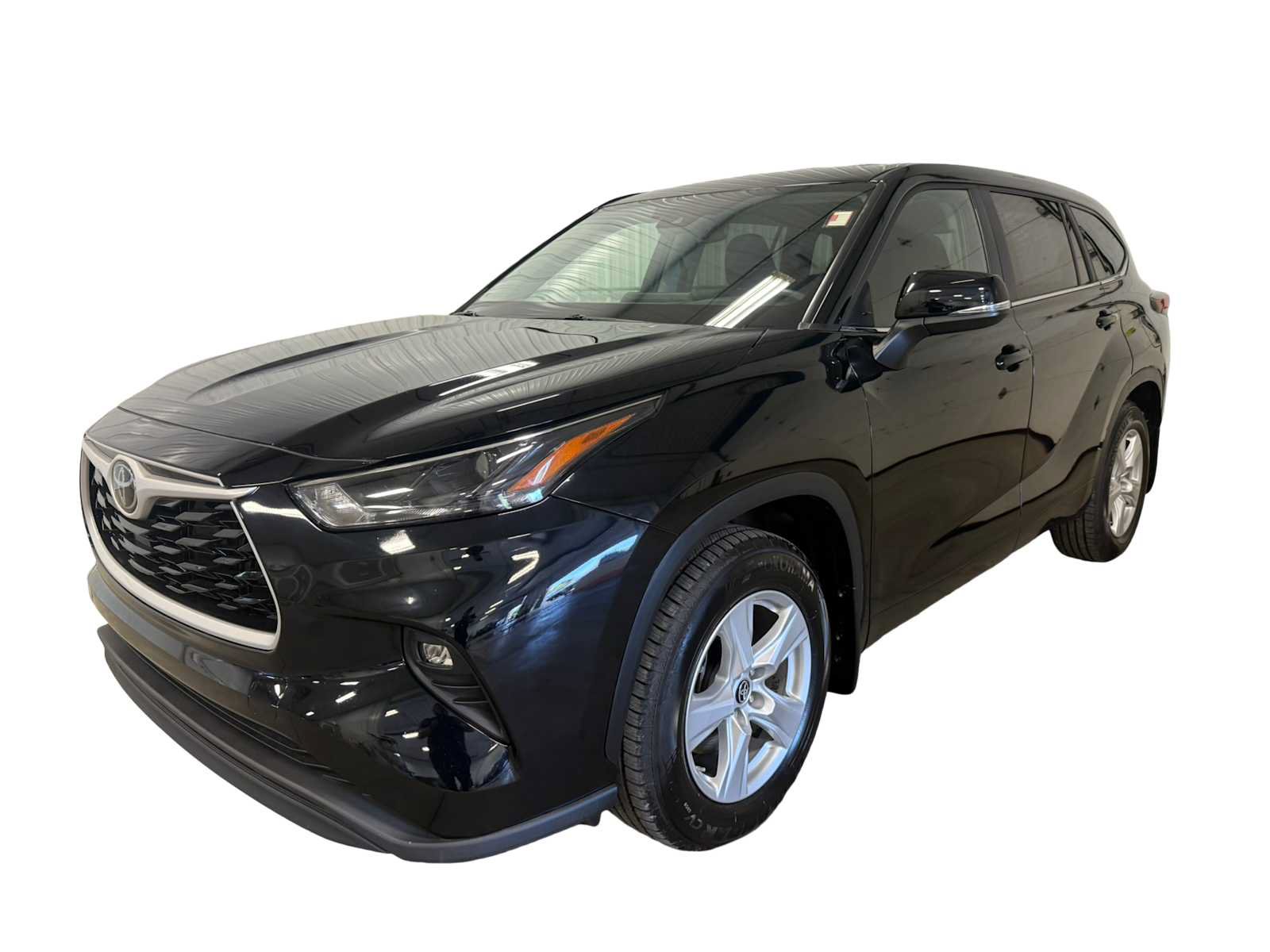 Used 2024 Toyota Highlander LE AWD/4WD image 1