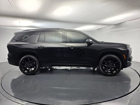 Used 2024 Chevrolet Traverse RS FWD image 3