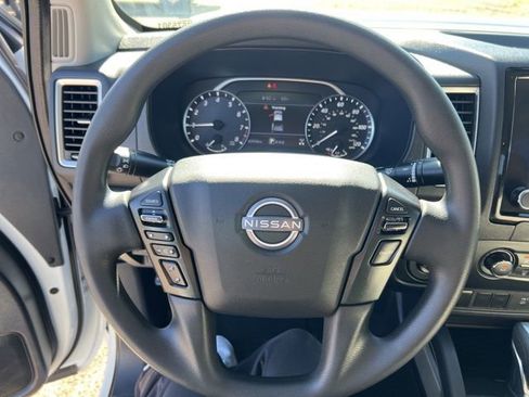 Used 2022 Nissan Frontier SV image 18