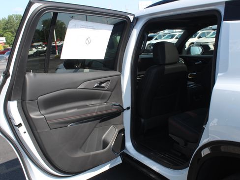 New 2027 Chevrolet Traverse RS w/ LPO, Floor Liner Package AWD/4WD image 18
