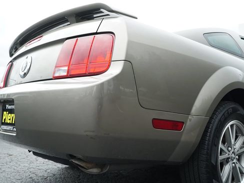 Used 2005 Ford Mustang Premium RWD image 25