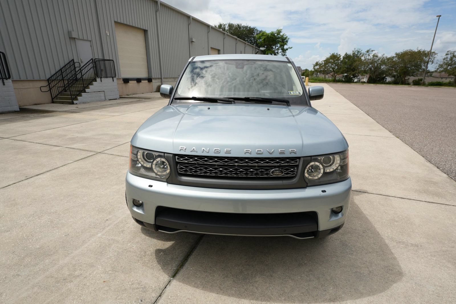 Used 2011 Land Rover Range Rover Sport Supercharged AWD/4WD image 3