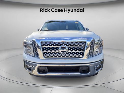 Used 2017 Nissan Titan SL image 3