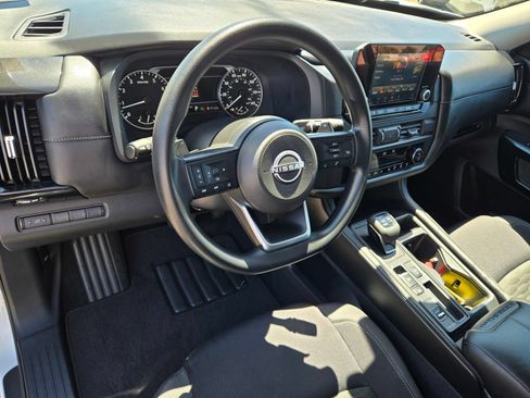 Used 2025 Nissan Pathfinder S FWD image 18