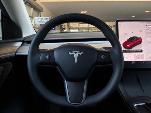 Used 2024 Tesla Model Y Long Range AWD/4WD image 35