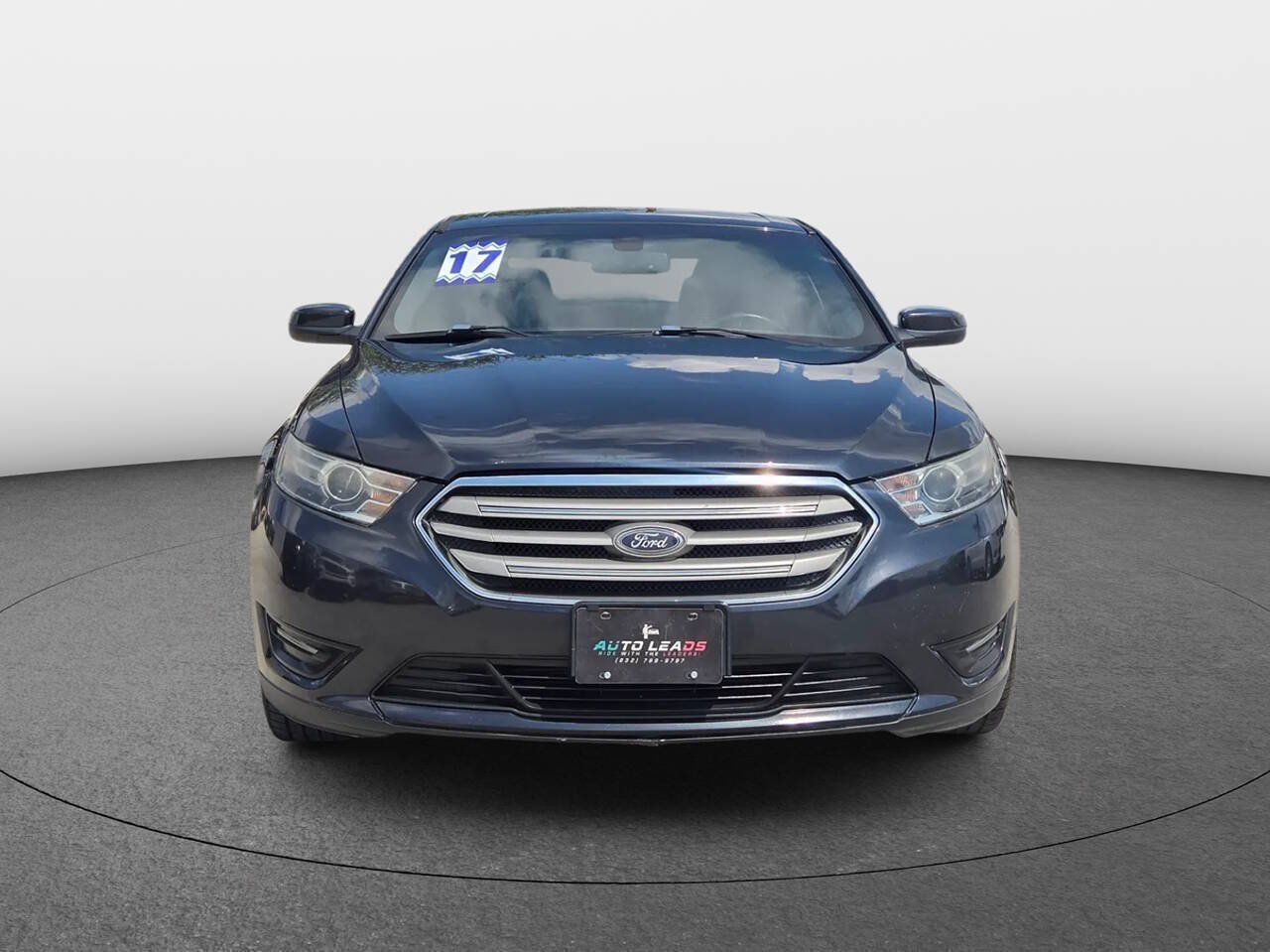 Used 2017 Ford Taurus SEL FWD image 3