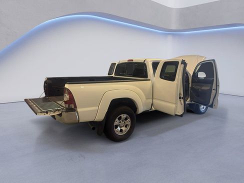 Used 2011 Toyota Tacoma 4x4 Access Cab w/ SR5 Pkg #2 image 16
