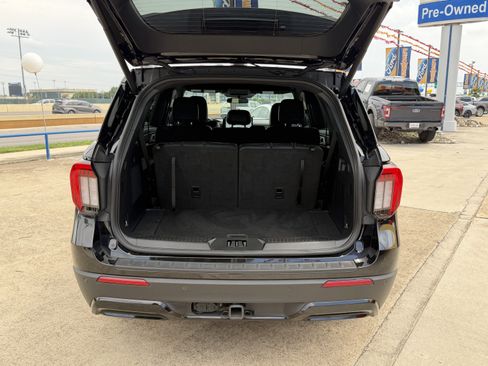Used 2025 Ford Explorer ST-Line w/ ST-Line Street Pack AWD/4WD image 7