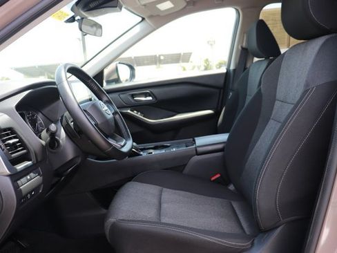 Used 2025 Nissan Rogue SV FWD image 10