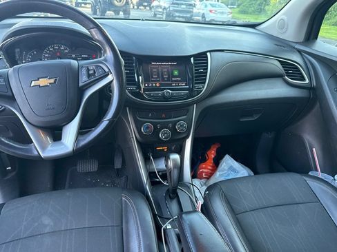 Certified 2021 Chevrolet Trax LT w/ LT Convenience Package AWD/4WD image 6