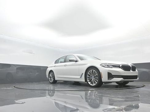 Used 2023 BMW 530i xDrive w/ Premium Package image 24