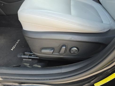 Used 2022 Hyundai Kona Limited AWD/4WD image 16