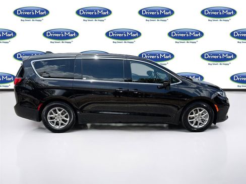 Used 2025 Chrysler Pacifica Select FWD image 8