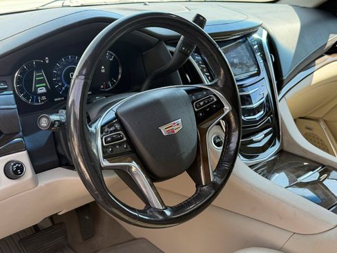 Used 2019 Cadillac Escalade Luxury AWD/4WD image 11