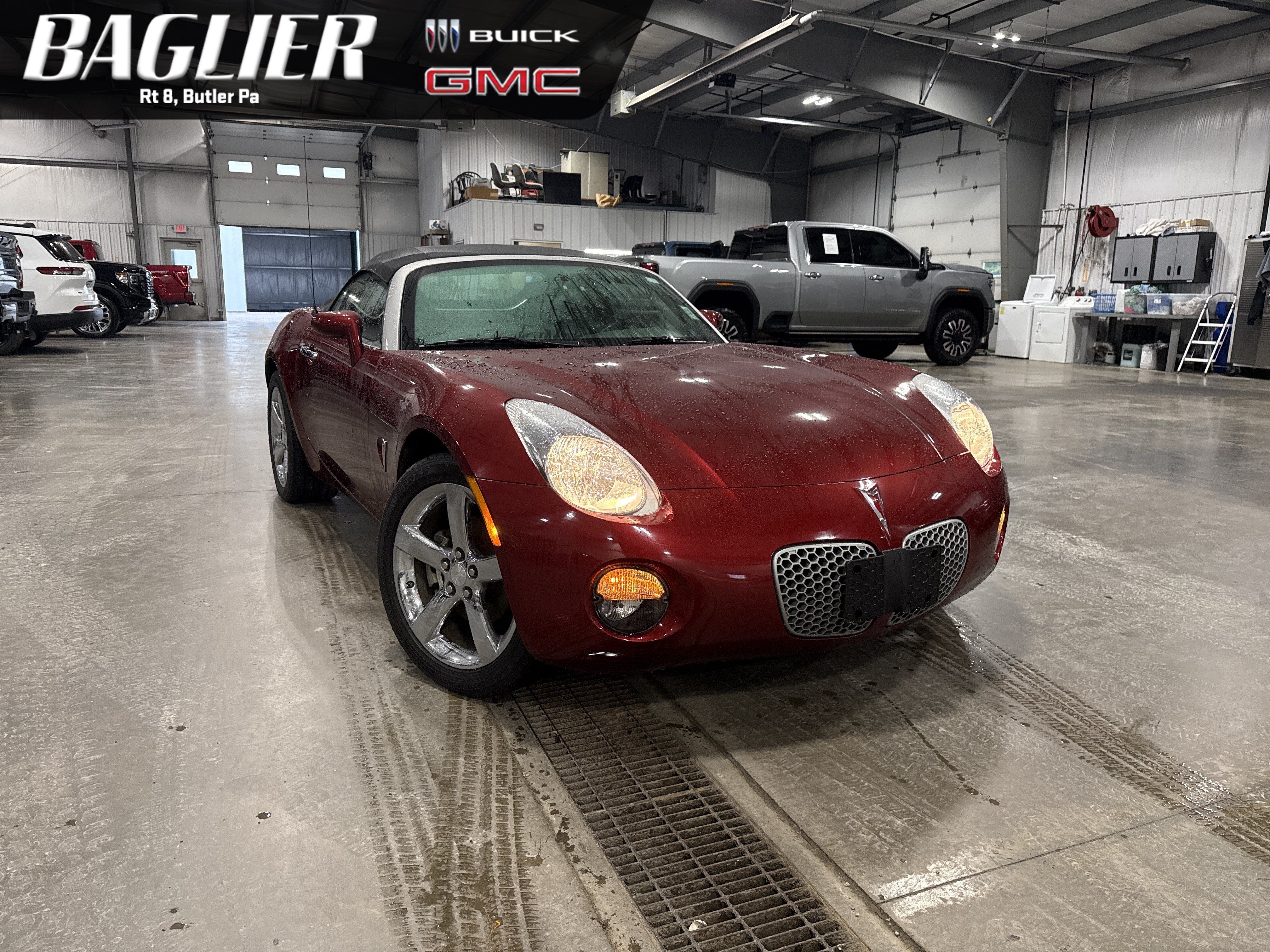 Used 2009 Pontiac Solstice Convertible w/ Premium Package RWD image 1