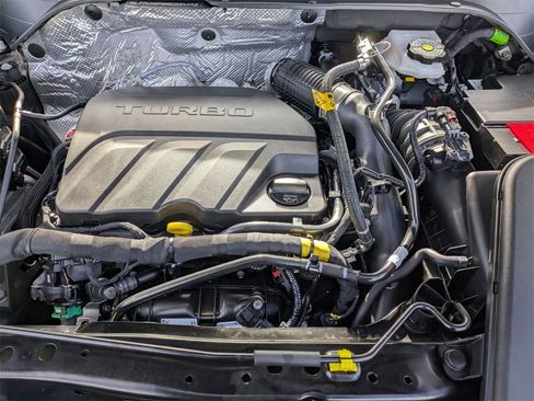 Used 2025 Chevrolet Trax LT w/ LT Convenience Package image 36