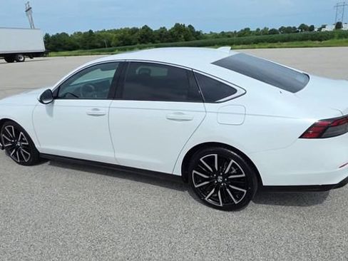 Used 2024 Honda Accord Touring image 7