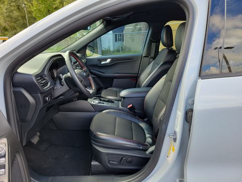 Used 2025 Ford Escape ST-Line FWD image 15