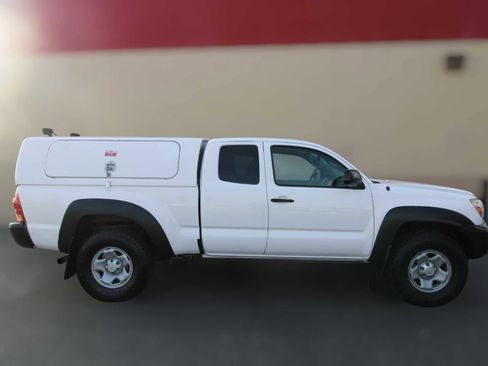 Used 2015 Toyota Tacoma PreRunner image 33