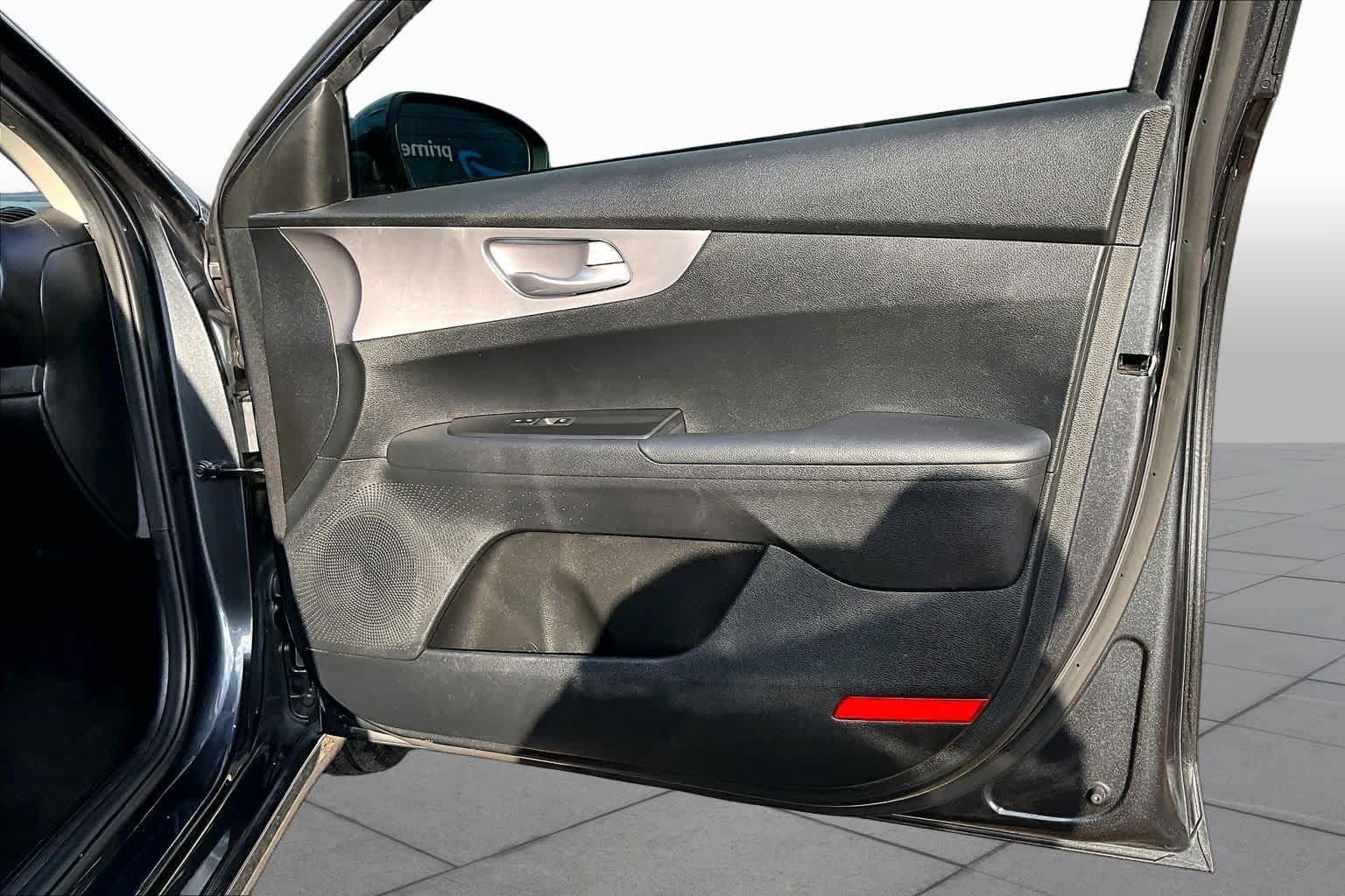 Used 2022 Kia Forte LXS FWD image 23