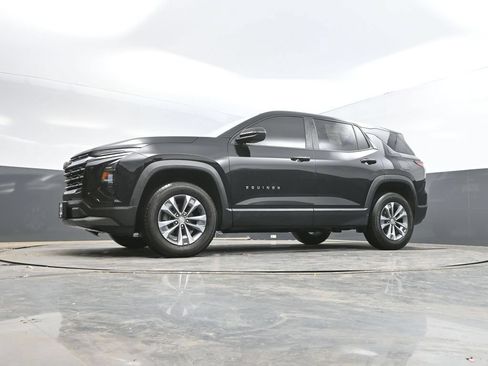 Used 2025 Chevrolet Equinox LT FWD image 34