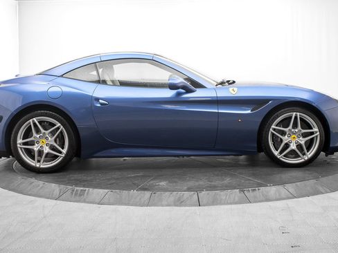 Used 2016 Ferrari California T RWD image 10