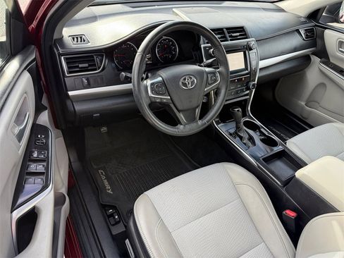 Used 2017 Toyota Camry SE image 13