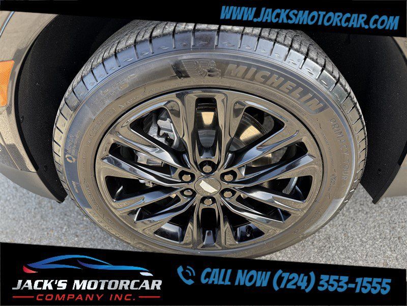 Used 2025 Cadillac XT5 Premium Luxury w/ LPO, Floor Liner Package AWD/4WD image 20