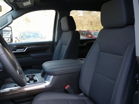 New 2026 Chevrolet Silverado 3500 LT image 9