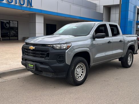 Used 2024 Chevrolet Colorado W/T image 3