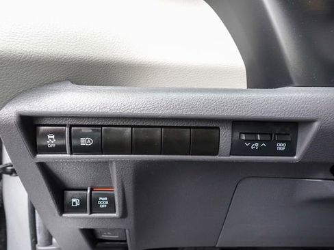 Certified 2024 Toyota Sienna XLE image 22