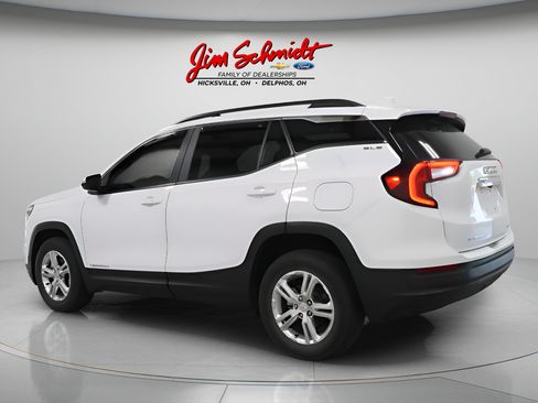 Used 2022 GMC Terrain SLE w/ Driver Convenience Package AWD/4WD image 3