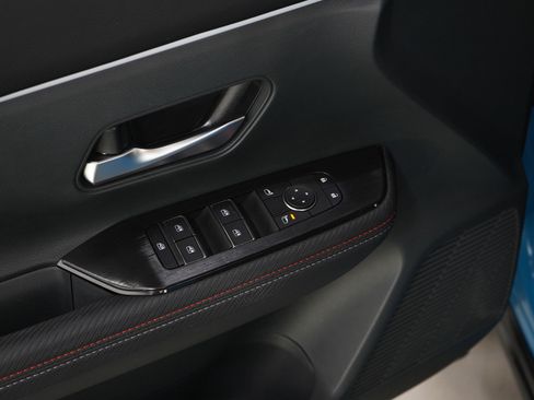 Used 2025 Nissan Kicks SR image 19