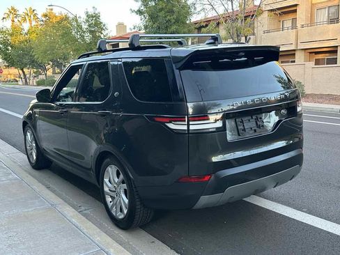 Used 2018 Land Rover Discovery SE image 6