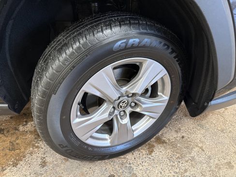 Used 2022 Toyota RAV4 XLE w/ Convenience Package image 12