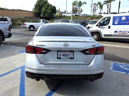 Used 2023 Nissan Altima 2.5 SR w/ SR Premium Package image 4