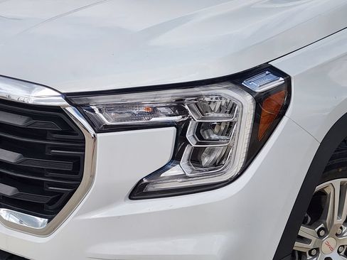 Used 2022 GMC Terrain SLE w/ Driver Convenience Package FWD image 11
