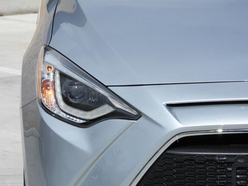 Used 2020 Toyota Yaris XLE FWD image 28