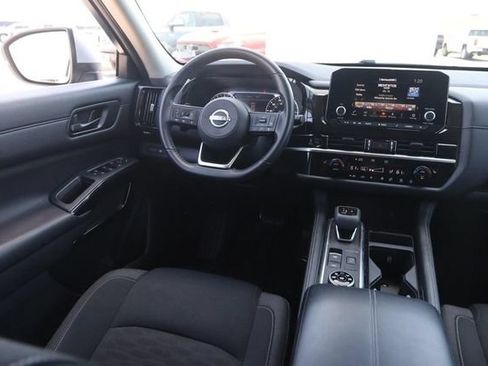 Certified 2025 Nissan Pathfinder SV AWD/4WD image 23