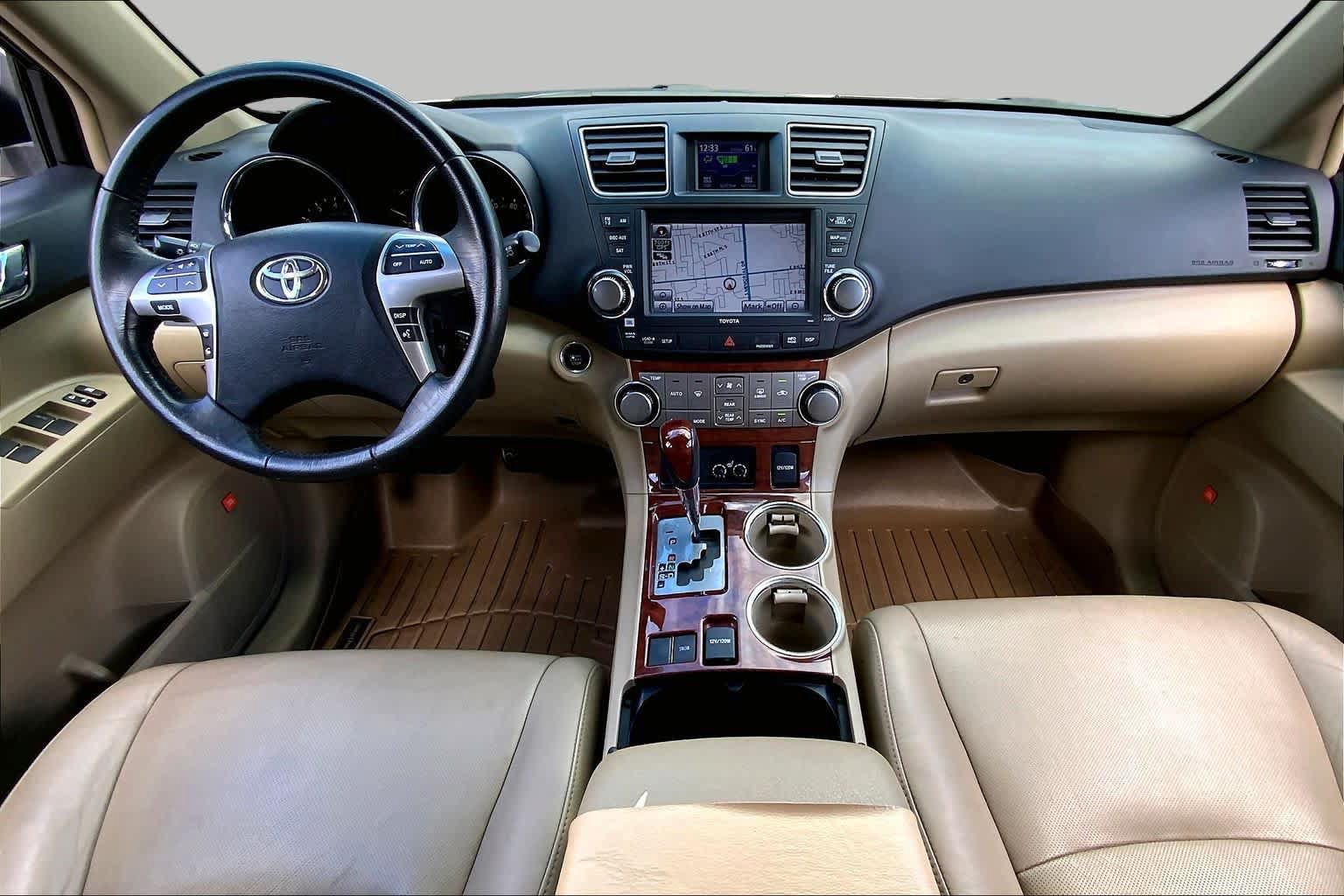 Used 2012 Toyota Highlander Limited w/ Tow Pkg FWD image 16