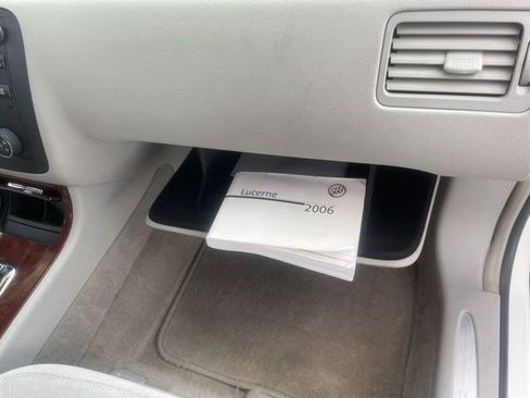 Used 2006 Buick Lucerne CX image 40