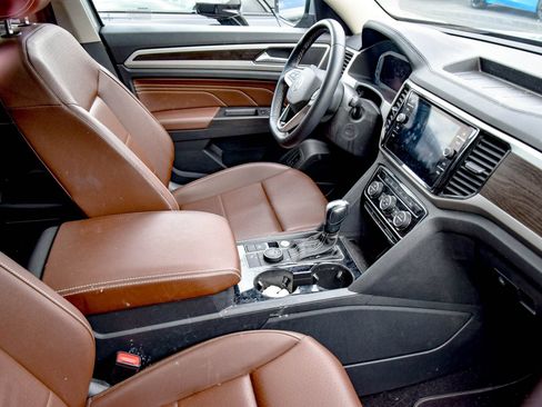Used 2023 Volkswagen Atlas SE w/ Panoramic Sunroof Package AWD/4WD image 7