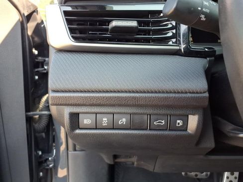 Used 2025 Toyota Camry SE w/ Convenience Package FWD image 11