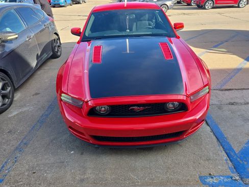 Used 2013 Ford Mustang GT image 2