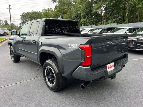 Used 2024 Toyota Tacoma TRD Off-Road AWD/4WD image 9